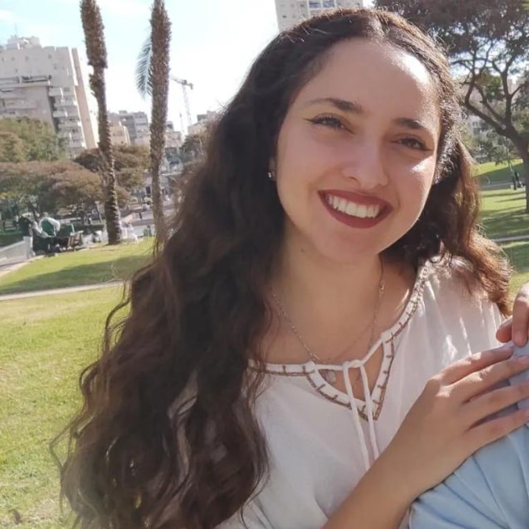 מסע הכתיבה עזר לי להתמיד בשגרת כתיבה ולהתקדם באופן שמתאים לי. הדבר שהכי אהבתי בליווי היה שהתליך הותאם בשבילי באופן אישי, ככל ששיתפתי יותר בתהליך הליווי, ההדרכה והייעוץ היו בהתאם. ממליצה בחום!