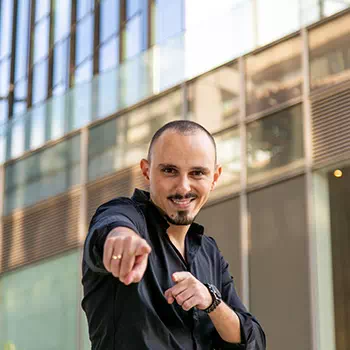 "קיבלתי את כל הכלים והידע שהייתי צריך כדי לצלוח את הפרויקט שלי. המסע היה רכבת הרים של רגשות שבו הידקתי חגורות ופשוט עפתי לשמיים. מימון המונים היא דרך נפלאה בעיניי להגשים חלום ולסחוף אחריך את האנשים הנכונים להגשמתו."