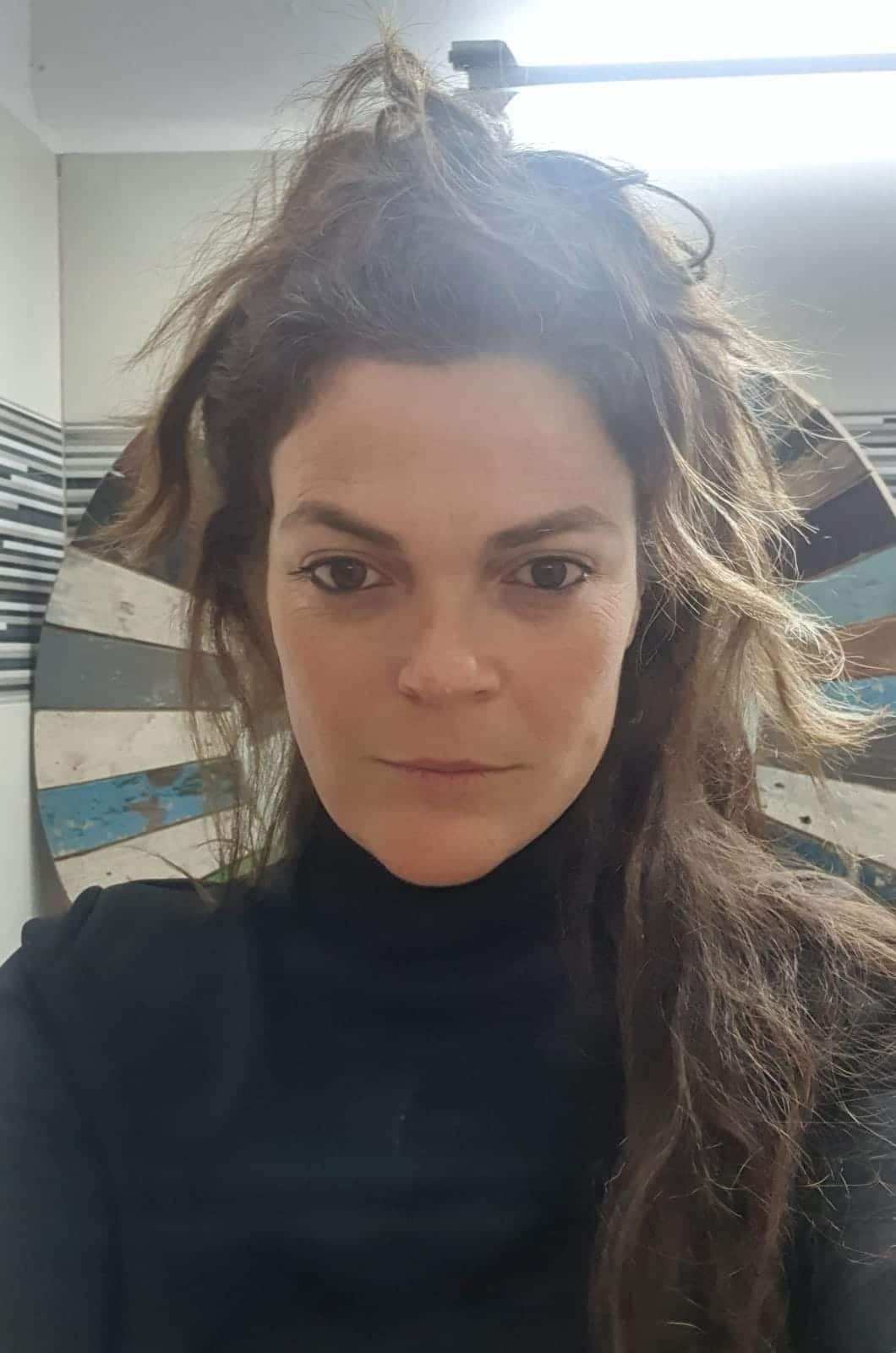 חן ליוותה אותי בתקופת הכתיבה הראשונית עוד לפני גיבוש העלילה של הספר. היא הכילה את חוסר המשמעת שלי והצליחה לגרום לי לכתוב בכל יום, גם כשחשבתי שזה כבר לא יקרה. בנחת ובסבלנות אין סופית היא פרגנה ודייקה אותי...  תהליך הליווי היה משמעותי ומחזק. תודה!